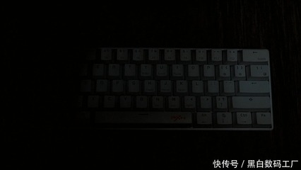 和平精英挂壁灯怎么关
