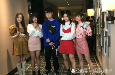 和平精英怎么两个人开挂