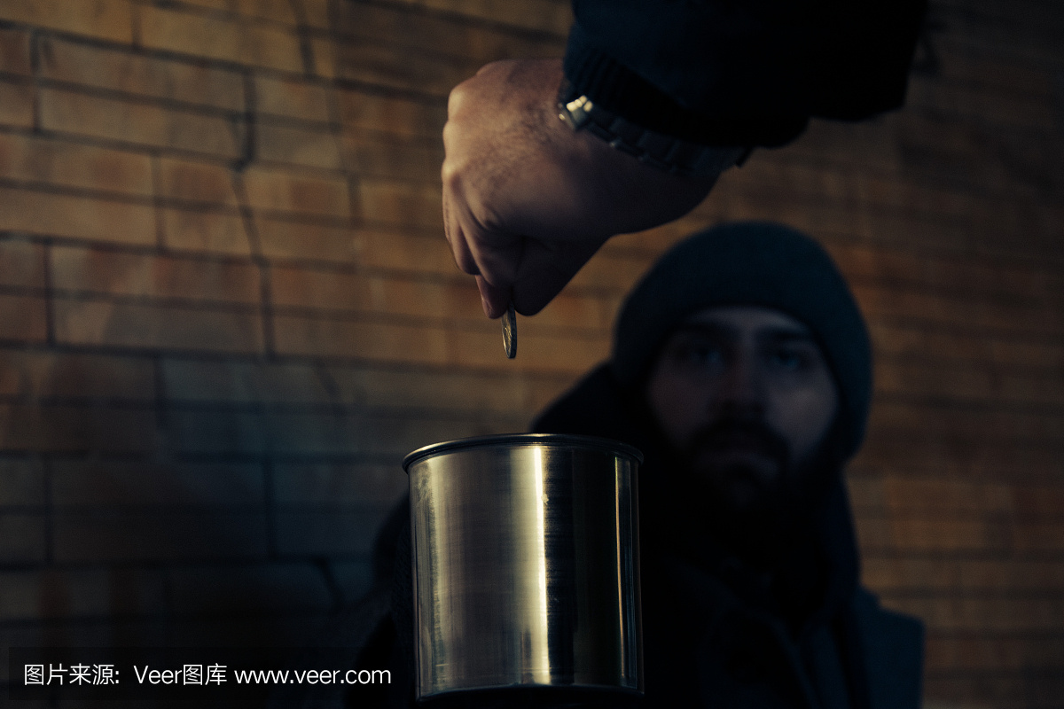 和平精英孤独者辅助怎么用