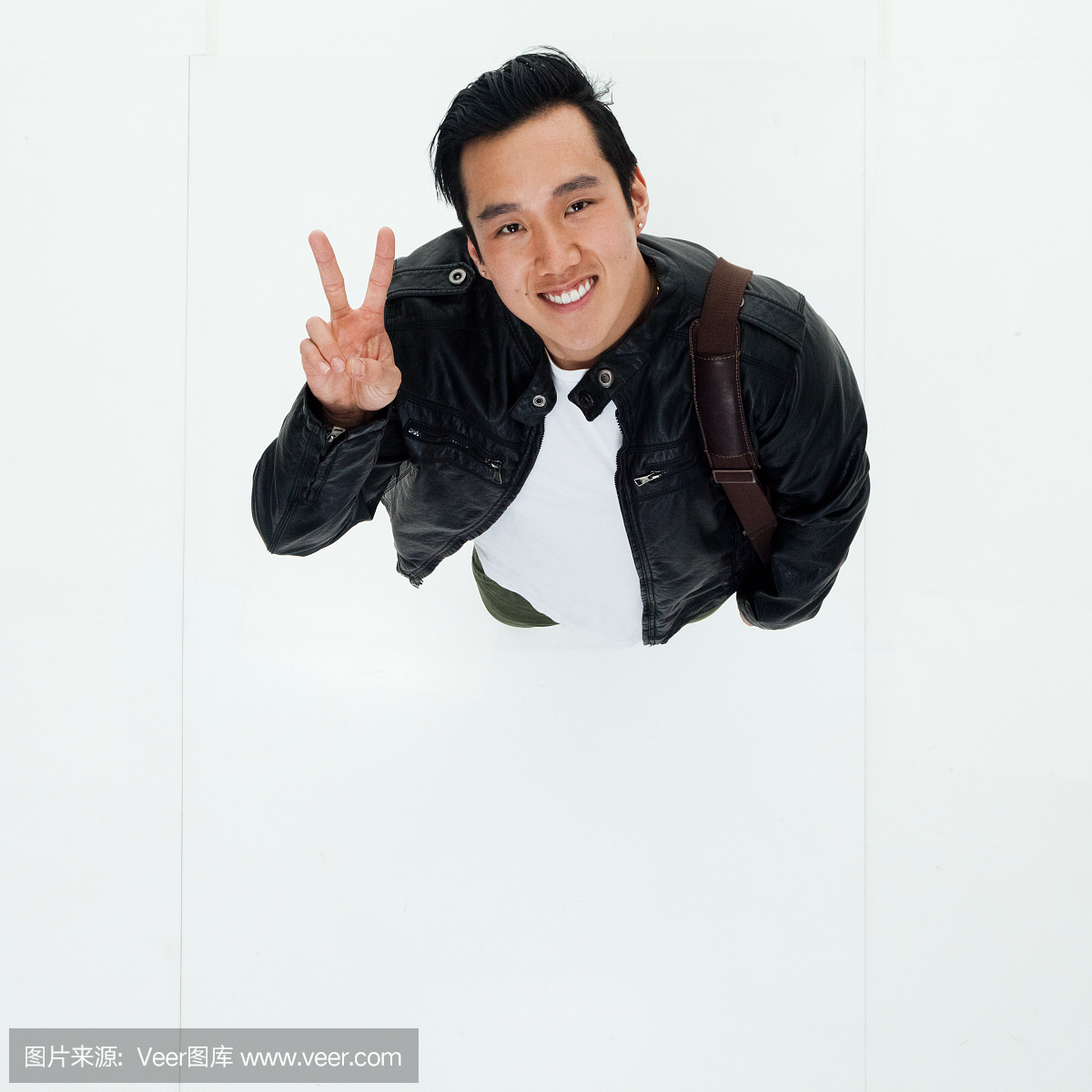 和平精英挂书包神器怎么用