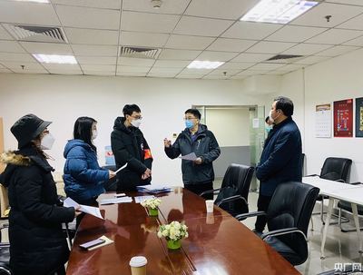 和平精英怎么获得三级包挂