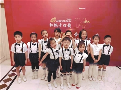和平精英小海豚辅助怎么开
