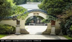 和平精英挂墙花盆怎么做拱门（和平精英挂墙花盆的创意布局）